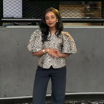 Női poliészter ing állatmintával, kardigán-stílusú laza megjelenés, rövid puffos ujj, kerek nyak, hossz 50–65 cm, nyár 2025