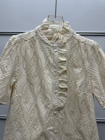 Ženska pamuk bluza s cvjetnim uzorkom, prozračna otvorena izvezenost, rukav 3/4, V-izrez