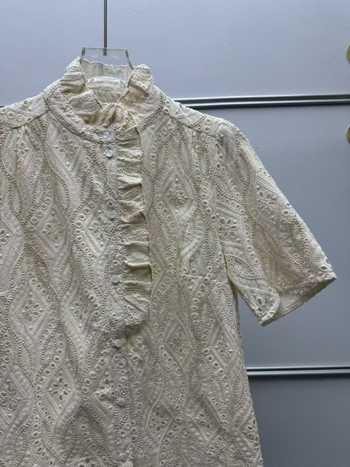 Ženska pamuk bluza s cvjetnim uzorkom, prozračna otvorena izvezenost, rukav 3/4, V-izrez