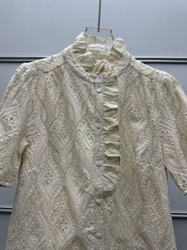 Ženska pamuk bluza s cvjetnim uzorkom, prozračna otvorena izvezenost, rukav 3/4, V-izrez