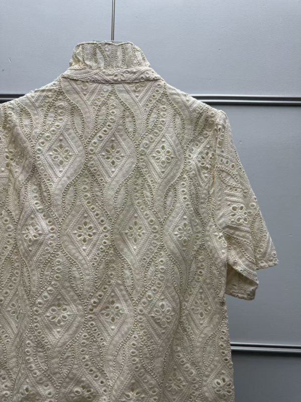 Ženska pamuk bluza s cvjetnim uzorkom, prozračna otvorena izvezenost, rukav 3/4, V-izrez