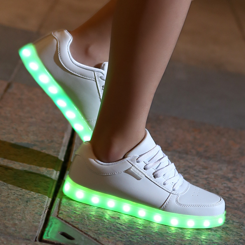 Unisex niske tenisice s LED svjetlima, USB punjenje, prozračni unutarnji mrežasti materijal, gumeni potplat
