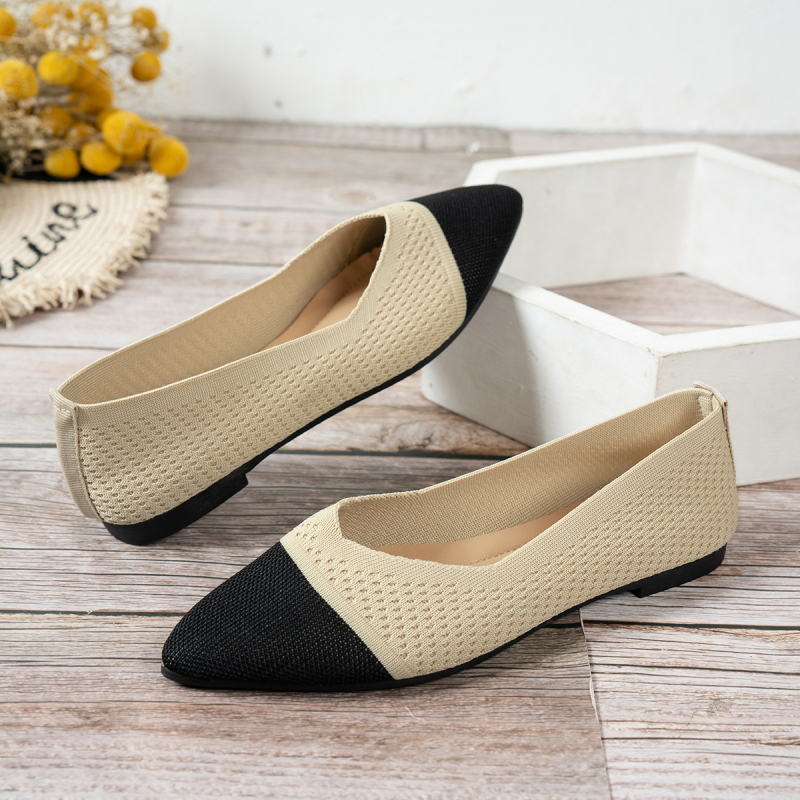 Ženske ravne cipele s oštrim vrhom, color-block uzorak, gornji dio od tkanine, gumena potplat, niski pet 1–3 cm