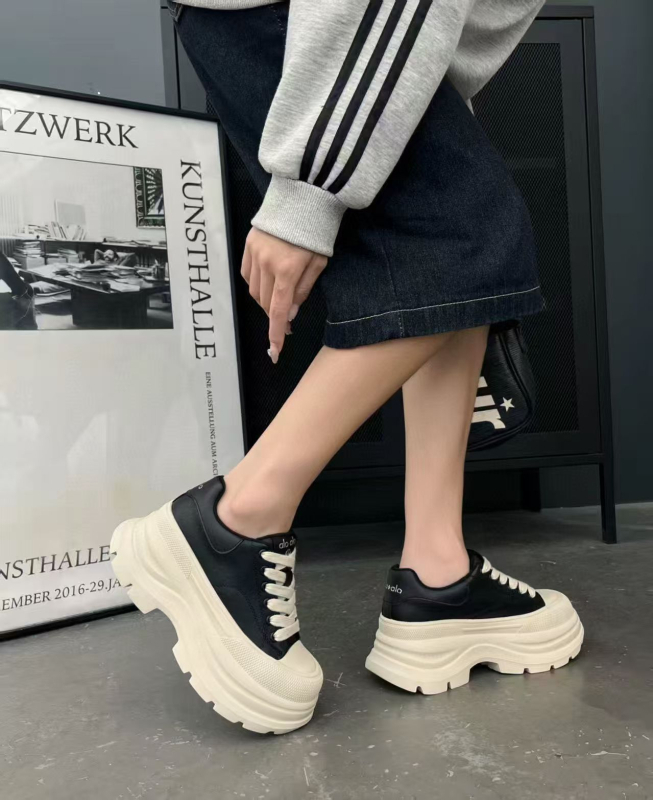 Ženske tenisice s debelim potplatom i platformom, vezanje šnurlama, europski stil, gornji dio od podijeljene kože, gumeni potplat