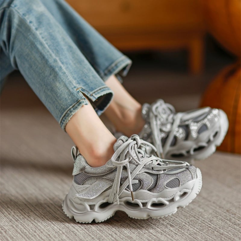 Ženske tenisice u europskom stilu 'Dad Shoes', prirodna koža, 6–8 cm visoke pete, gumena đona, okrugli vrh, vezanje