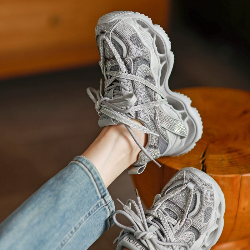Ženske tenisice u europskom stilu 'Dad Shoes', prirodna koža, 6–8 cm visoke pete, gumena đona, okrugli vrh, vezanje