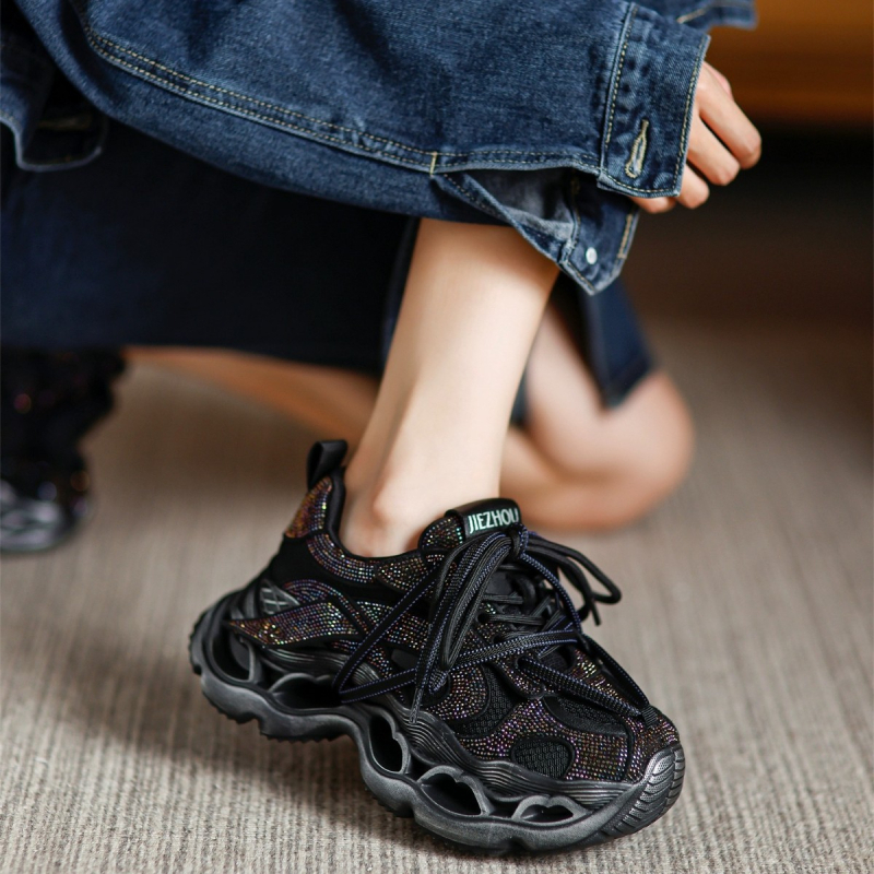 Ženske tenisice u europskom stilu 'Dad Shoes', prirodna koža, 6–8 cm visoke pete, gumena đona, okrugli vrh, vezanje
