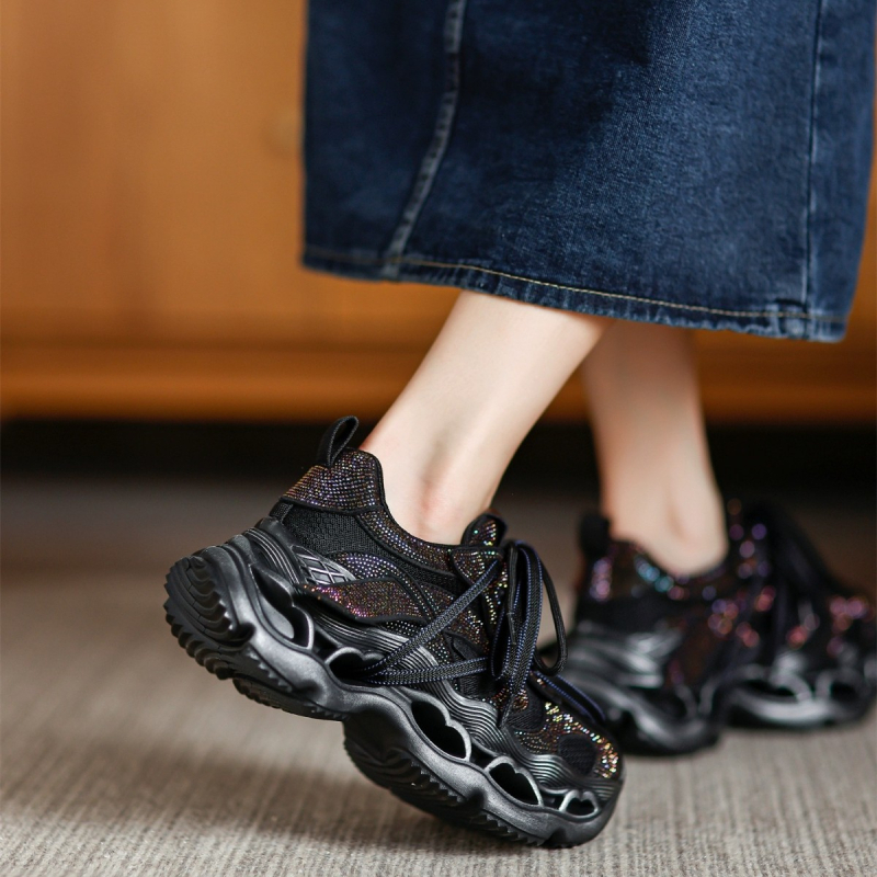 Ženske tenisice u europskom stilu 'Dad Shoes', prirodna koža, 6–8 cm visoke pete, gumena đona, okrugli vrh, vezanje