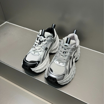 Ženske tenisice u stilu dad sneakers s gornjim dijelom od umjetne kože i tekstila, okrugli vrh, ravna peta, vezanje šnalama