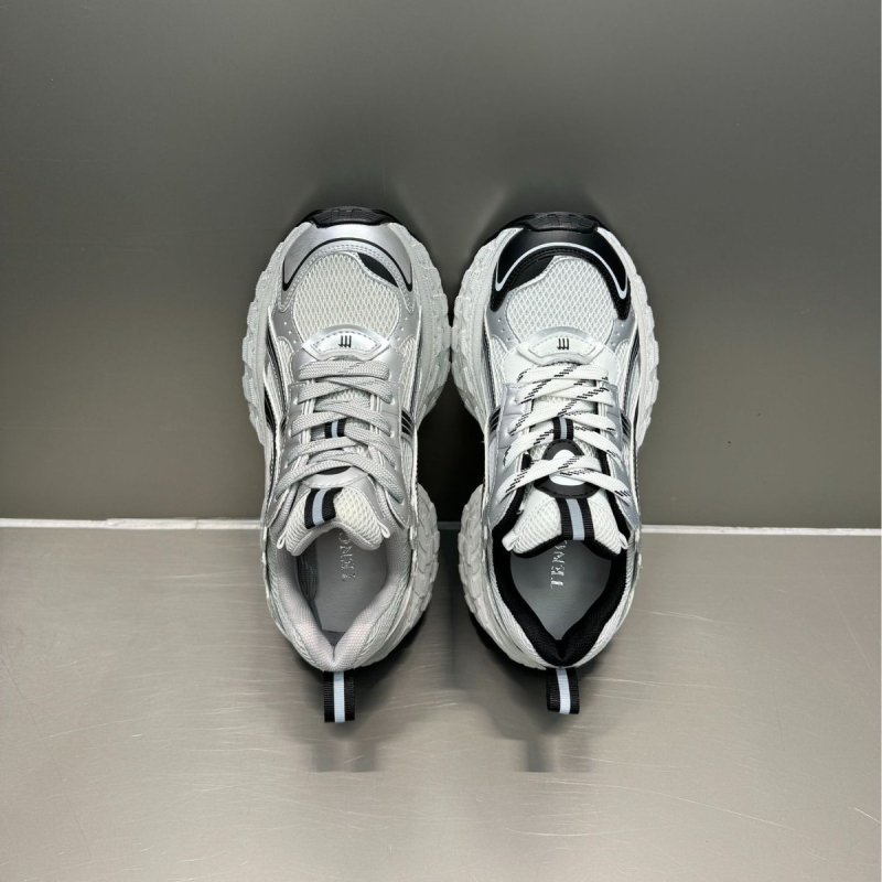 Ženske tenisice u stilu dad sneakers s gornjim dijelom od umjetne kože i tekstila, okrugli vrh, ravna peta, vezanje šnalama