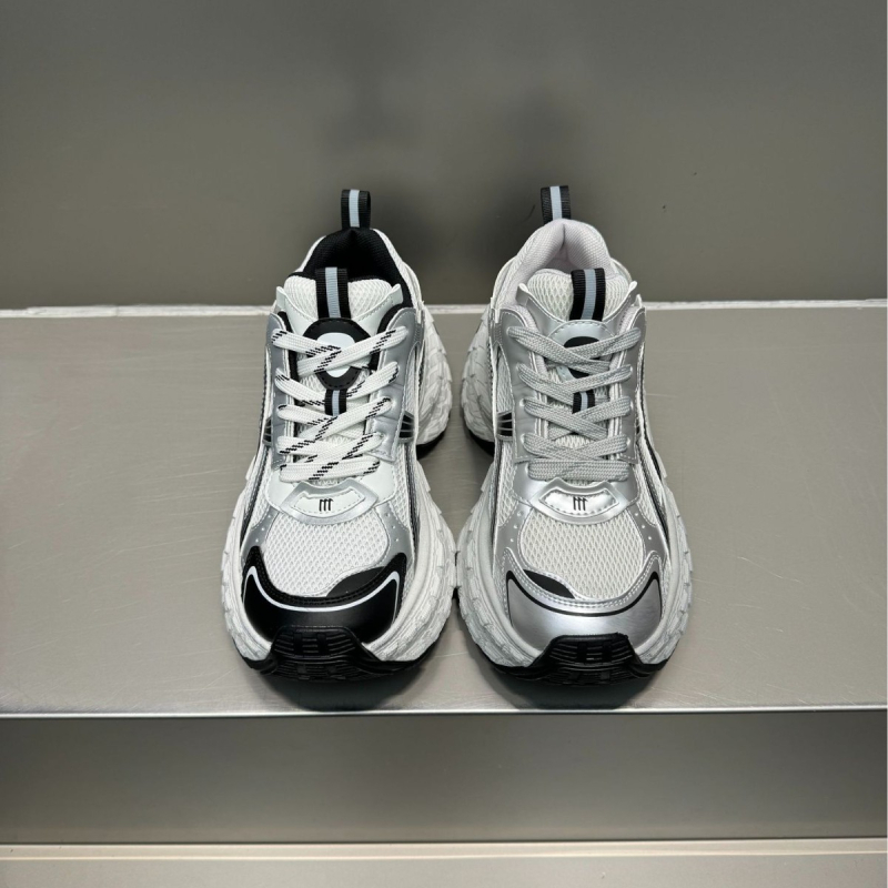Ženske tenisice u stilu dad sneakers s gornjim dijelom od umjetne kože i tekstila, okrugli vrh, ravna peta, vezanje šnalama
