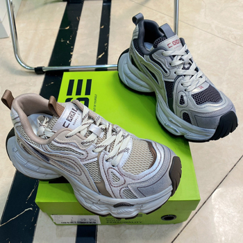 Cipele oblika T s mačjim petama, visina pete 0–1 cm, otvor iznad 11 cm, unisex