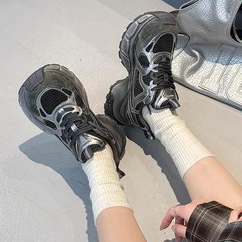 Pantofi sport damă dad shoes cu talpă PU, partea superioară din piele sintetică, guler scăzut (low-top), închidere cu șireturi, toc mediu 3–5 cm