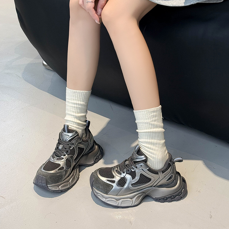 Pantofi sport damă dad shoes cu talpă PU, partea superioară din piele sintetică, guler scăzut (low-top), închidere cu șireturi, toc mediu 3–5 cm