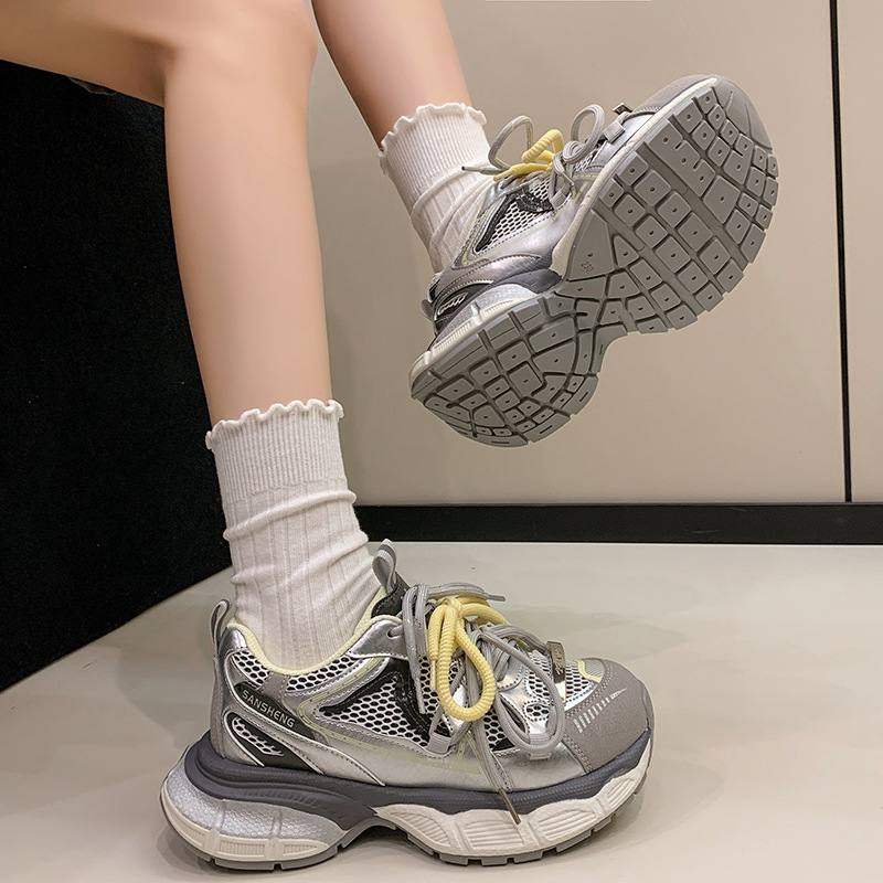 Ženske masivne tenisice, gornjište od mikrovlakana, gumeni potplat, niski potpetice (1–3 cm), vezanje šnurkama, PU ulošak, casual gradski stil