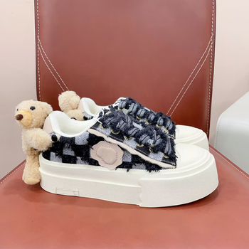 Ženske loafers s denim gornjim dijelom, okrugli vrh, niski pet 1–3 cm, prugasti uzorak, s vezicama