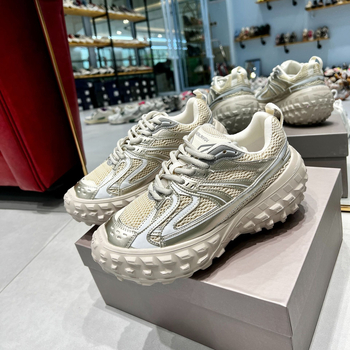 Adidași unisex gri, înălțimea tocului 6–8 cm, talpă din cauciuc, vârf rotund, căptușeală din plasă, șireturi frontale