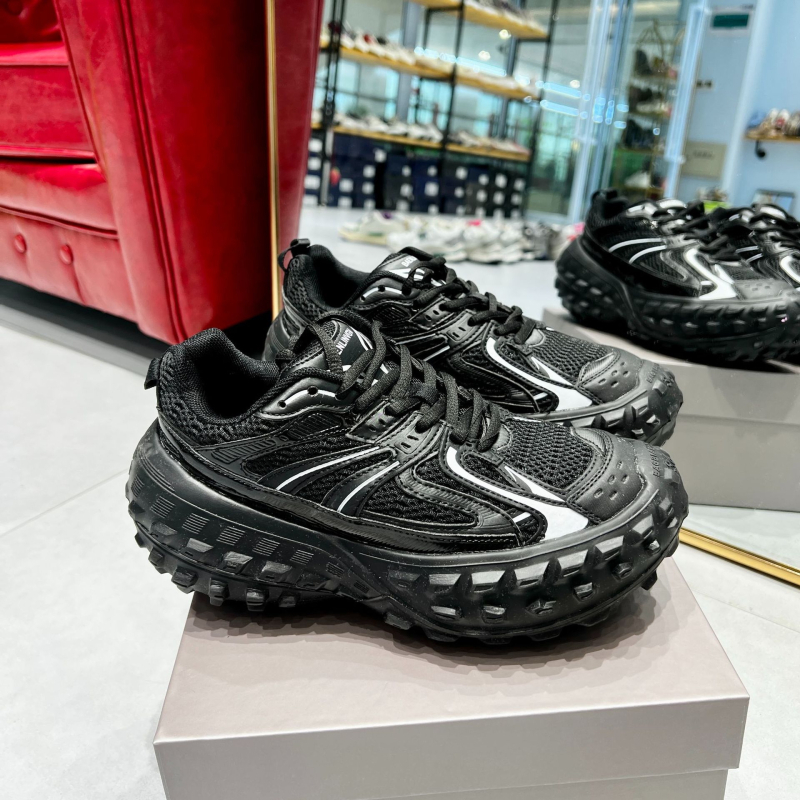 Adidași unisex gri, înălțimea tocului 6–8 cm, talpă din cauciuc, vârf rotund, căptușeală din plasă, șireturi frontale