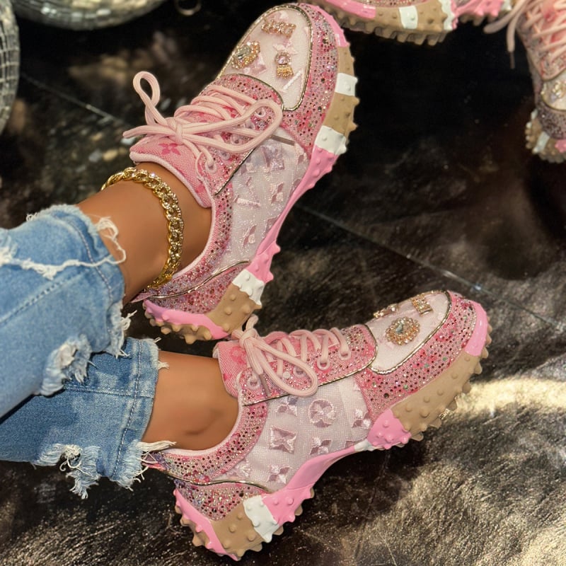 Pantofi sport pentru femei tip dad shoes, partea superioară din plasă, imprimeu cu litere, talpă din cauciuc, toc wedge 3–5 cm, șireturi