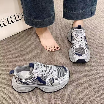 Adidași dama cu talpă groasă și plasă dublă, stil casual-sport, înălțime talpă 5 cm, partea superioară din suede și microfibră, talpă din cauciuc, fermoar pe spate și șireturi