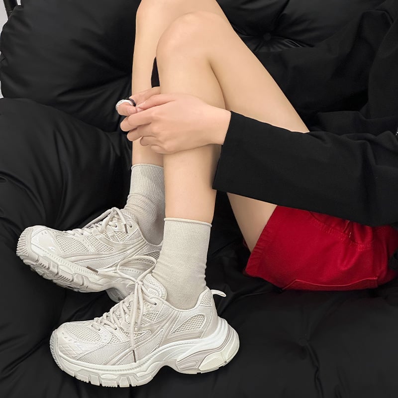 Ženske tenisice retro stil dad shoes s debelim potplatom, niski gornji dio, vezivanje (Gornji materijal: umjetna koža + platno; Prst: okrugli; Potplat: guma; Unutrašnjost: mrežasta podstava)