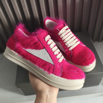 Platforma tenisice s gornjim dijelom od konjske dlake, prednje vezanje, debeli gumeni potplat, ulošak od prave kože