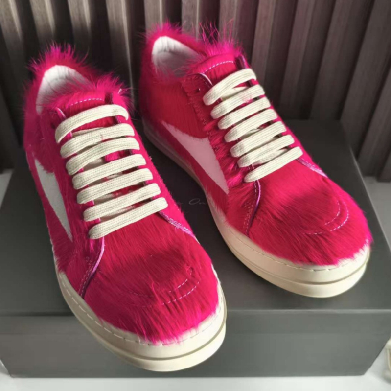 Platforma tenisice s gornjim dijelom od konjske dlake, prednje vezanje, debeli gumeni potplat, ulošak od prave kože