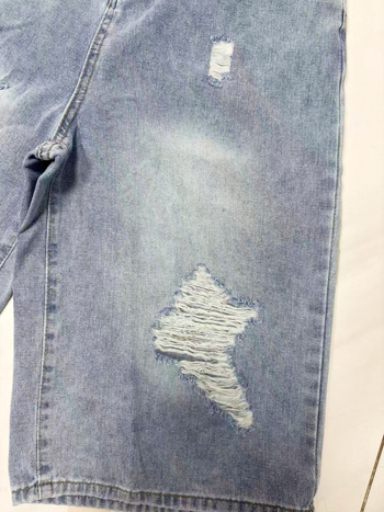 Traperice s visokim strukom, široki kroj, ručno izlizani detalji, duljina Five-Quarter, gradski stil