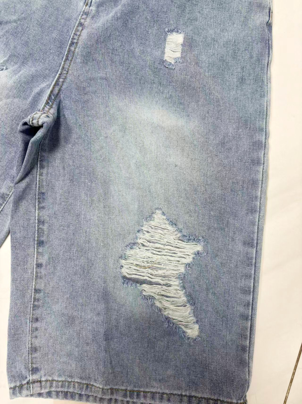 Traperice s visokim strukom, široki kroj, ručno izlizani detalji, duljina Five-Quarter, gradski stil