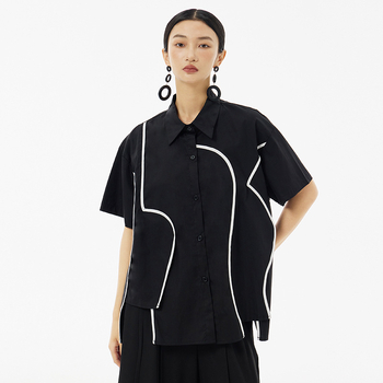 Košulja s POLO ovratnikom, šivani paneli, kratki rukavi, slobodan kroj, mješavina pamuka i poliestera (50–70% pamuka, 30–50% poliestera)