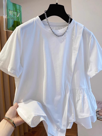 Majica s nepravilnim desnim ramenom, kratki rukav, dizajn s panelima, uski kroj, poliester smjesa 50-70%