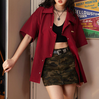 Ženska košulja s kratkim rukavima, nepravilnog kroja, poliester, polo ovratnik, kopčanje na jedan red