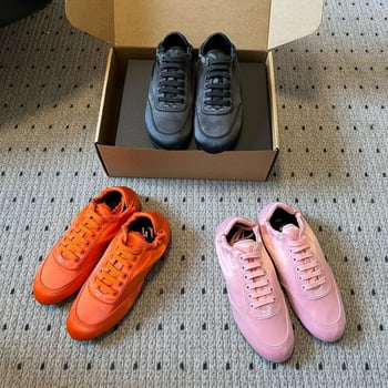 Αθλητικά παπούτσια, κλασικό ρετρό στυλ, επάνω μέρος από μεταξωτό ύφασμα, εσωτερική επένδυση από γνήσιο μαλλί προβάτου, PHYLON μεσαία σόλα, εξωτερική σόλα από καουτσούκ, κορδόνια