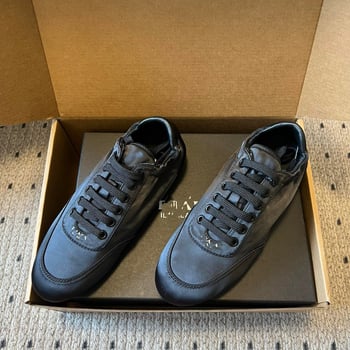 Αθλητικά παπούτσια, κλασικό ρετρό στυλ, επάνω μέρος από μεταξωτό ύφασμα, εσωτερική επένδυση από γνήσιο μαλλί προβάτου, PHYLON μεσαία σόλα, εξωτερική σόλα από καουτσούκ, κορδόνια