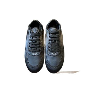 Αθλητικά παπούτσια, κλασικό ρετρό στυλ, επάνω μέρος από μεταξωτό ύφασμα, εσωτερική επένδυση από γνήσιο μαλλί προβάτου, PHYLON μεσαία σόλα, εξωτερική σόλα από καουτσούκ, κορδόνια