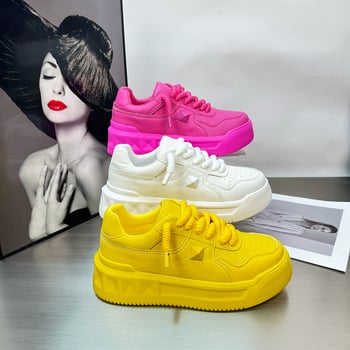 Αθλητικά παπούτσια για χαλάρωση με επάνω μέρος από microfiber δέρμα, εσωτερικό από microfiber, πάτος από αφρώδη καουτσούκ, κορδόνια, χαμηλό προφίλ