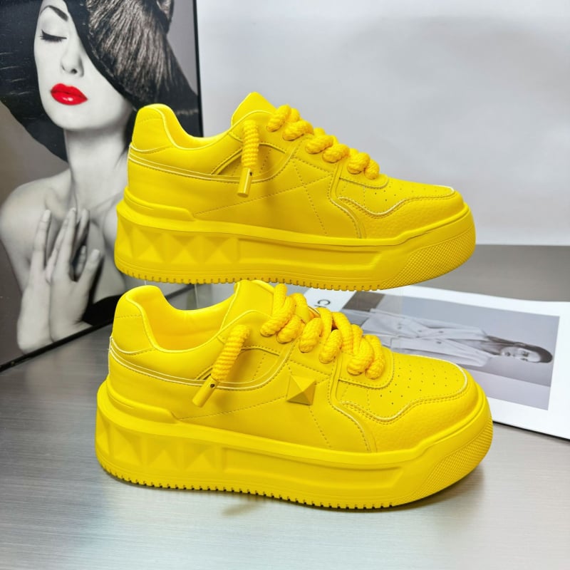 Αθλητικά παπούτσια για χαλάρωση με επάνω μέρος από microfiber δέρμα, εσωτερικό από microfiber, πάτος από αφρώδη καουτσούκ, κορδόνια, χαμηλό προφίλ