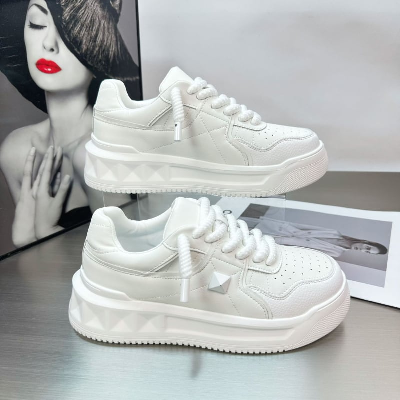 Αθλητικά παπούτσια για χαλάρωση με επάνω μέρος από microfiber δέρμα, εσωτερικό από microfiber, πάτος από αφρώδη καουτσούκ, κορδόνια, χαμηλό προφίλ