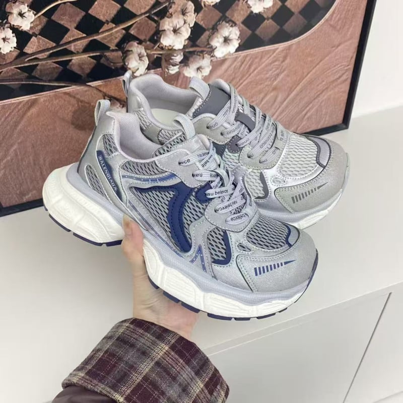 Χοντρά dad sneakers με άνω μέρος από σουέντ και PU, εξωτερική σόλα από καουτσούκ, κορδωτές, επένδυση από βαμβάκι, έτοιμα για τον χειμώνα