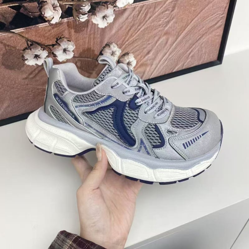 Χοντρά dad sneakers με άνω μέρος από σουέντ και PU, εξωτερική σόλα από καουτσούκ, κορδωτές, επένδυση από βαμβάκι, έτοιμα για τον χειμώνα