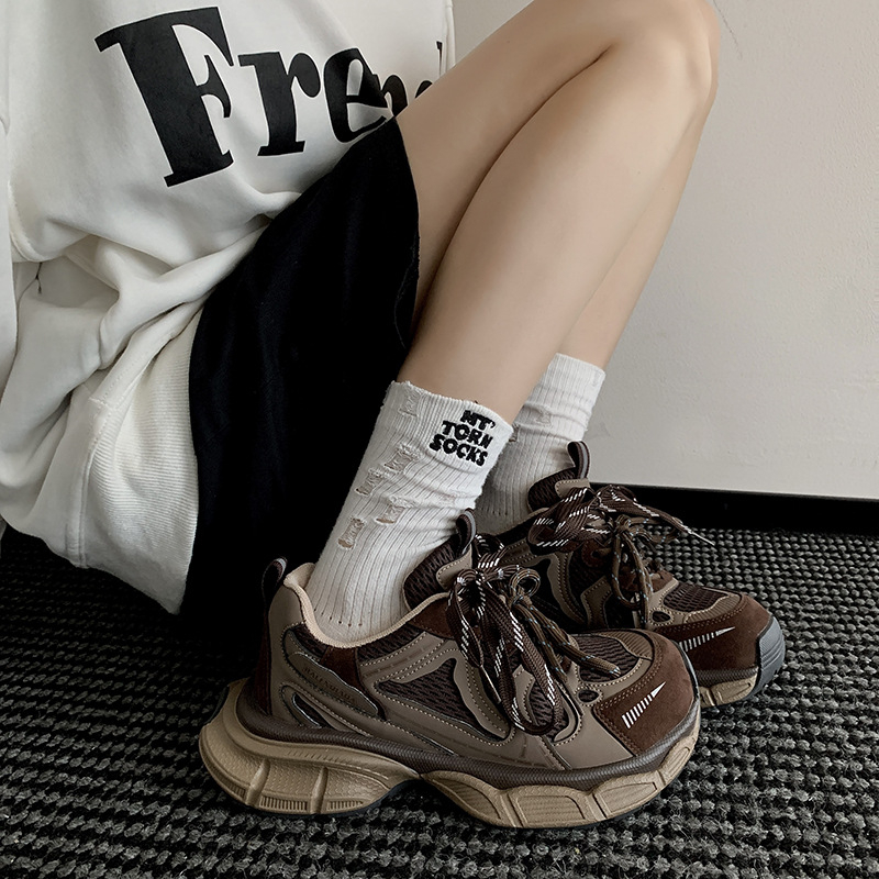 Ženske tenisice dad shoes, gornji dio od kože + umjetne kože + platna; prozračene; okrugli vrh; debeli potplat; gumeni potplat