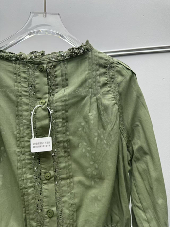 Košulja od pamuka s otvorenom izvezom, okrugli izrez, francuski stil, ležeran kroj.