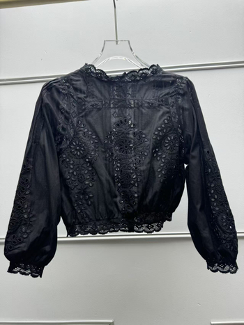Košulja od pamuka s otvorenom izvezom, okrugli izrez, francuski stil, ležeran kroj.