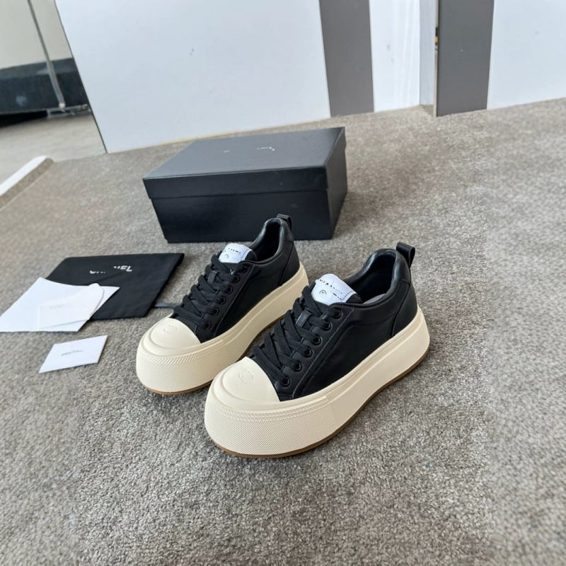 Γυναικείες casual sneakers από δέρμα αγελάδας, επένδυση από γούνα προβάτου, σόλα από καουτσούκ, κλείσιμο με κορδόνια