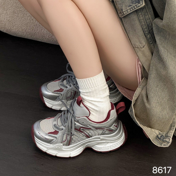 Ženske tenisice tip dad shoes s dvostrukom kožom na gornjoj strani, okrugli nos, ravna peta, dizajn za povećanje visine