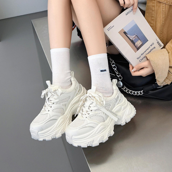 Ženske tenisice dad shoes — gornji dio od prave kože, unutarnja uložak od svinjske kože, zatvaranje šnuralima, okrugla špica, potplat od gume-pjene, uzorak color-block