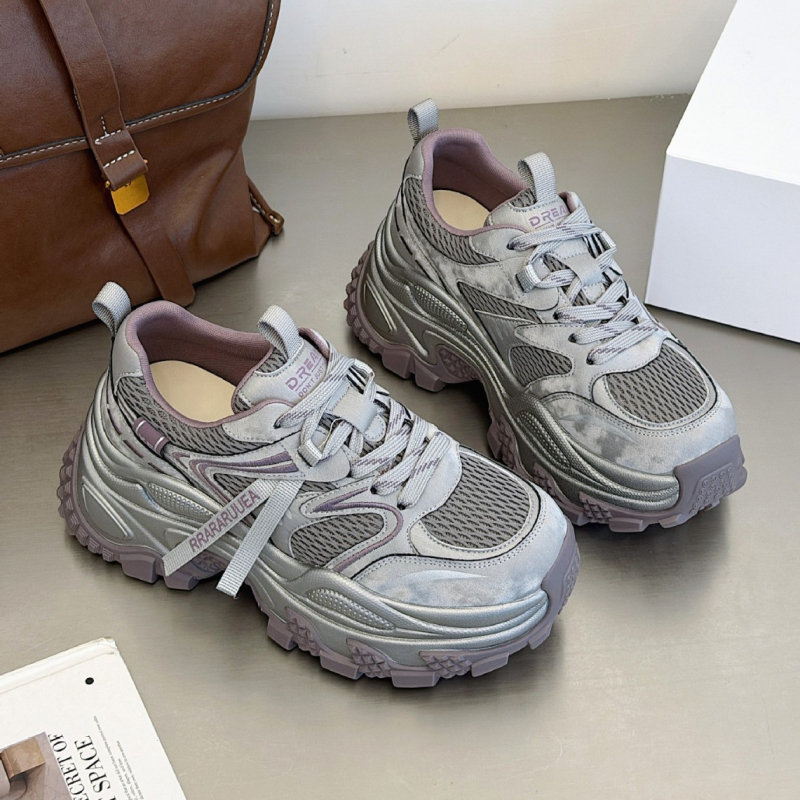 Ženske tenisice dad shoes — gornji dio od prave kože, unutarnja uložak od svinjske kože, zatvaranje šnuralima, okrugla špica, potplat od gume-pjene, uzorak color-block