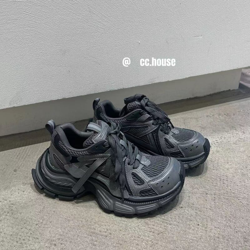 Γυναικεία παπούτσια τύπου dad με φαρδιά σόλα – επάνω μέρος από split leather, εσωτερικός χώρος από mesh, κορδόνια, καουτσούκ σόλα, διαπνοή και ελαφρύς σχεδιασμός.