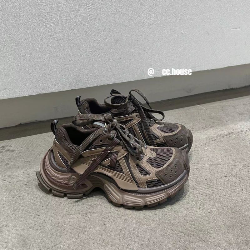 Γυναικεία παπούτσια τύπου dad με φαρδιά σόλα – επάνω μέρος από split leather, εσωτερικός χώρος από mesh, κορδόνια, καουτσούκ σόλα, διαπνοή και ελαφρύς σχεδιασμός.