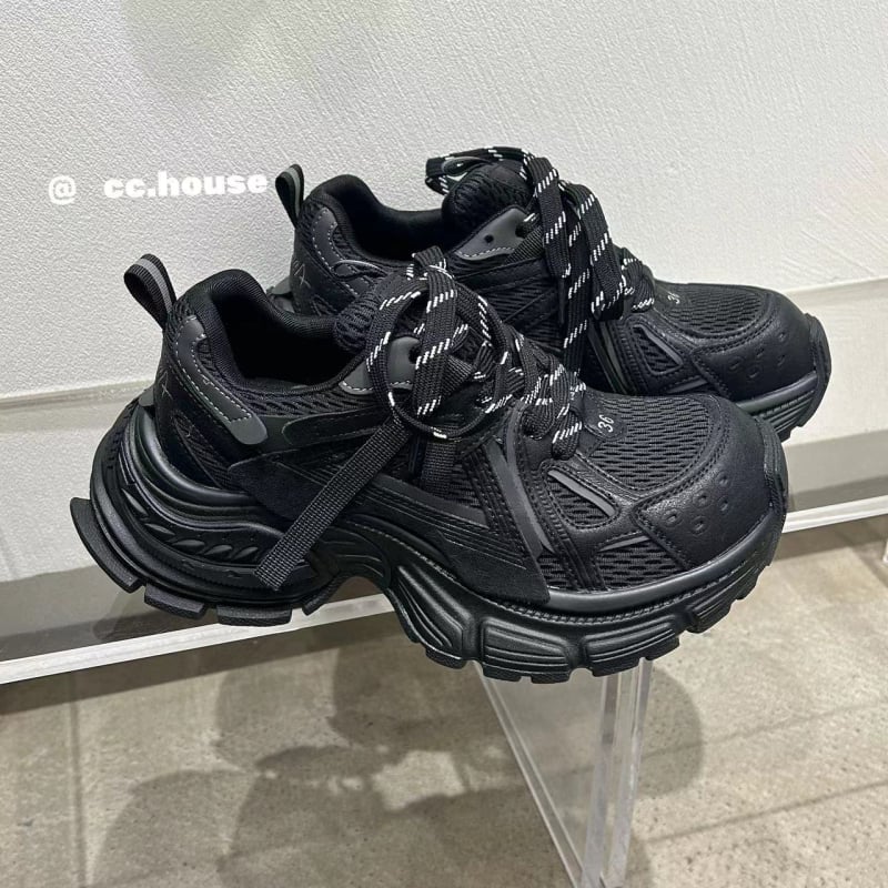 Γυναικεία παπούτσια τύπου dad με φαρδιά σόλα – επάνω μέρος από split leather, εσωτερικός χώρος από mesh, κορδόνια, καουτσούκ σόλα, διαπνοή και ελαφρύς σχεδιασμός.